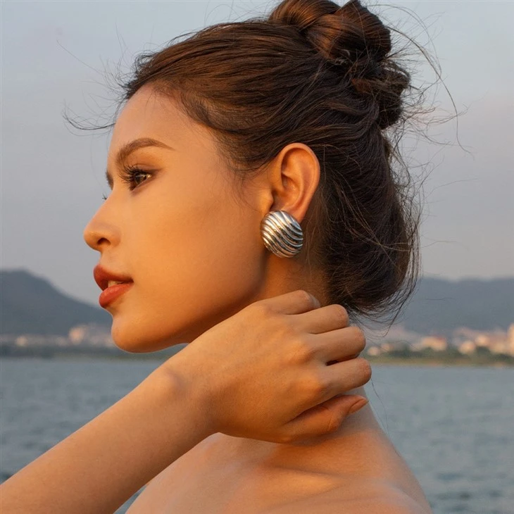 Ribbed Oval Earrings